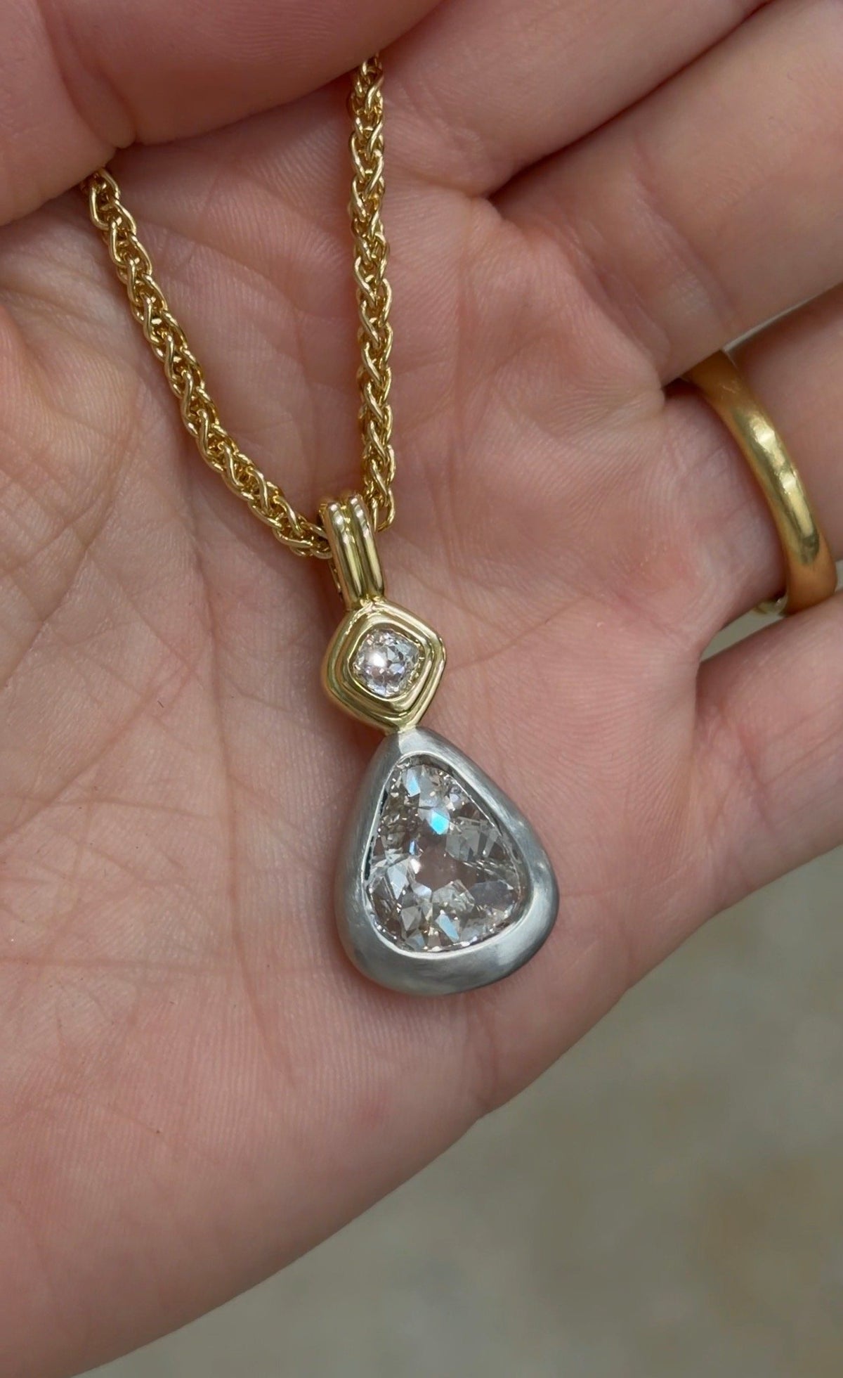 Afiyah Pendant