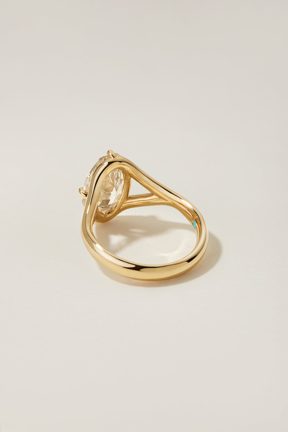 Mosie Ring