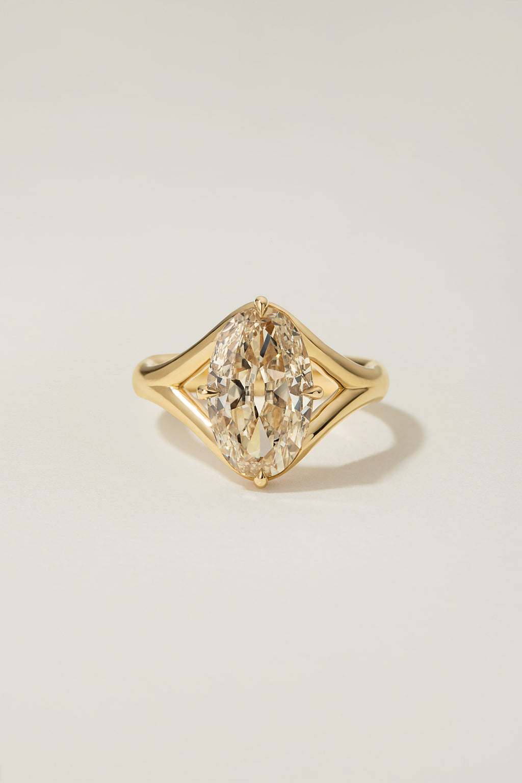 Mosie Ring