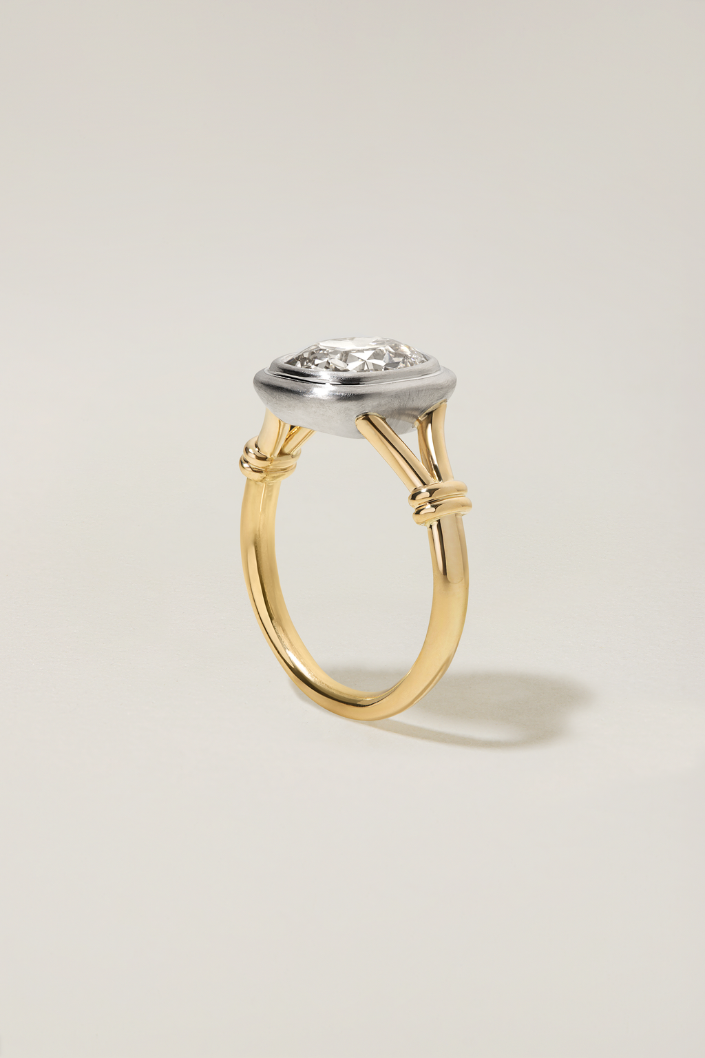 Stretta Bezel